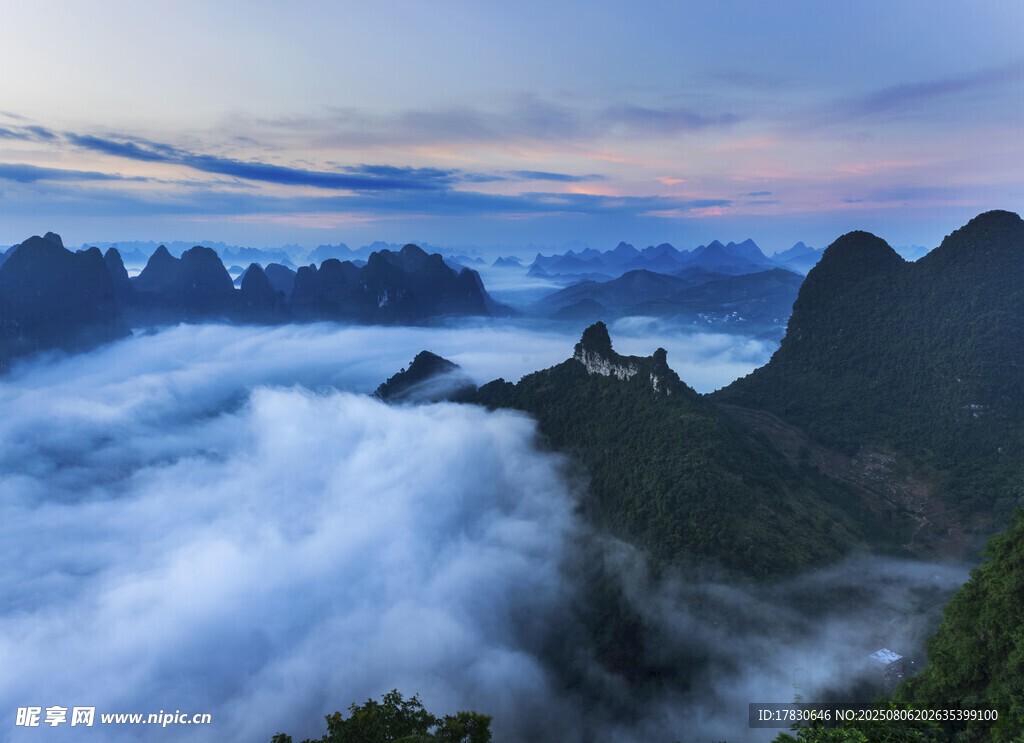 山间云海壮丽美景