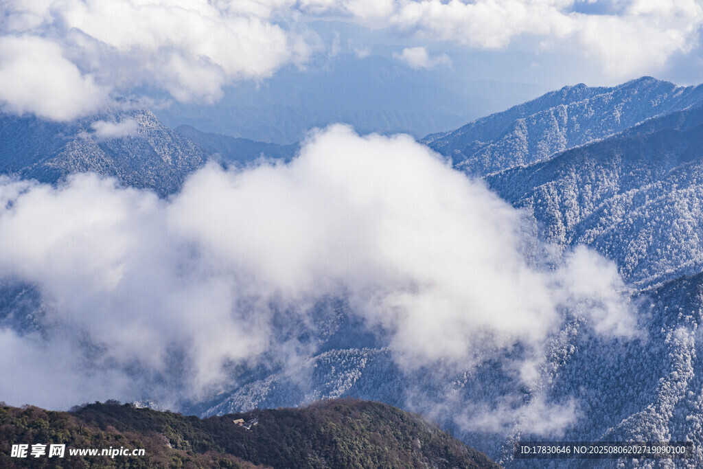 山间云海美景