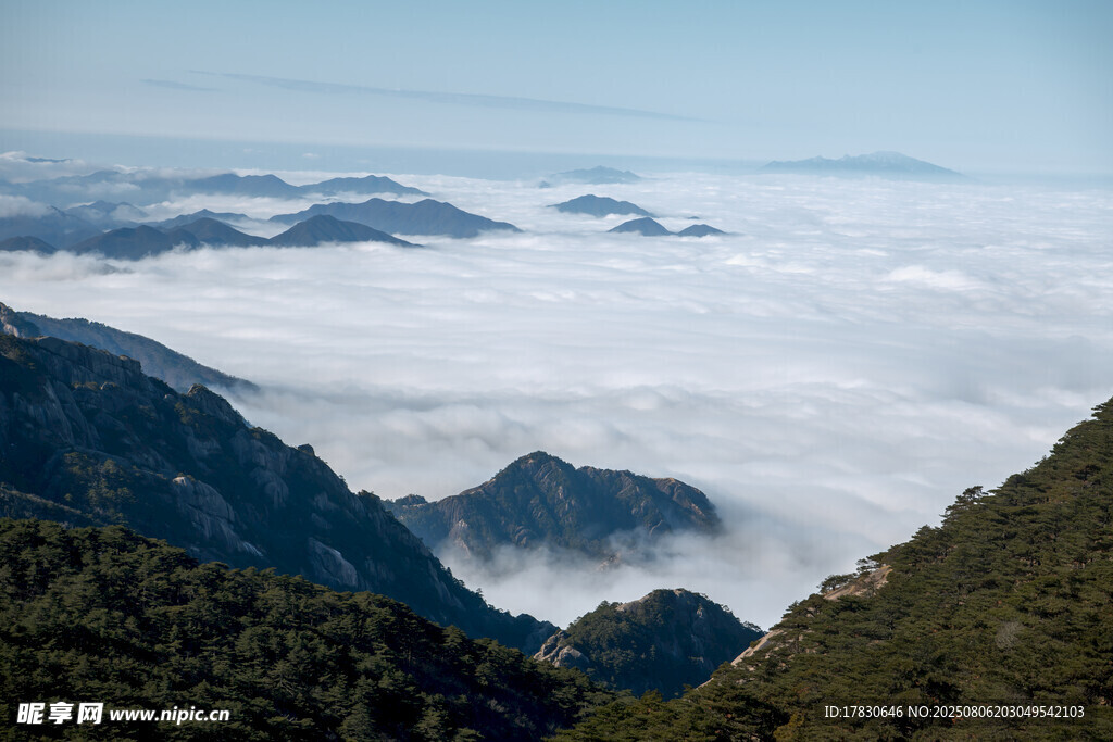 山峦云海景观