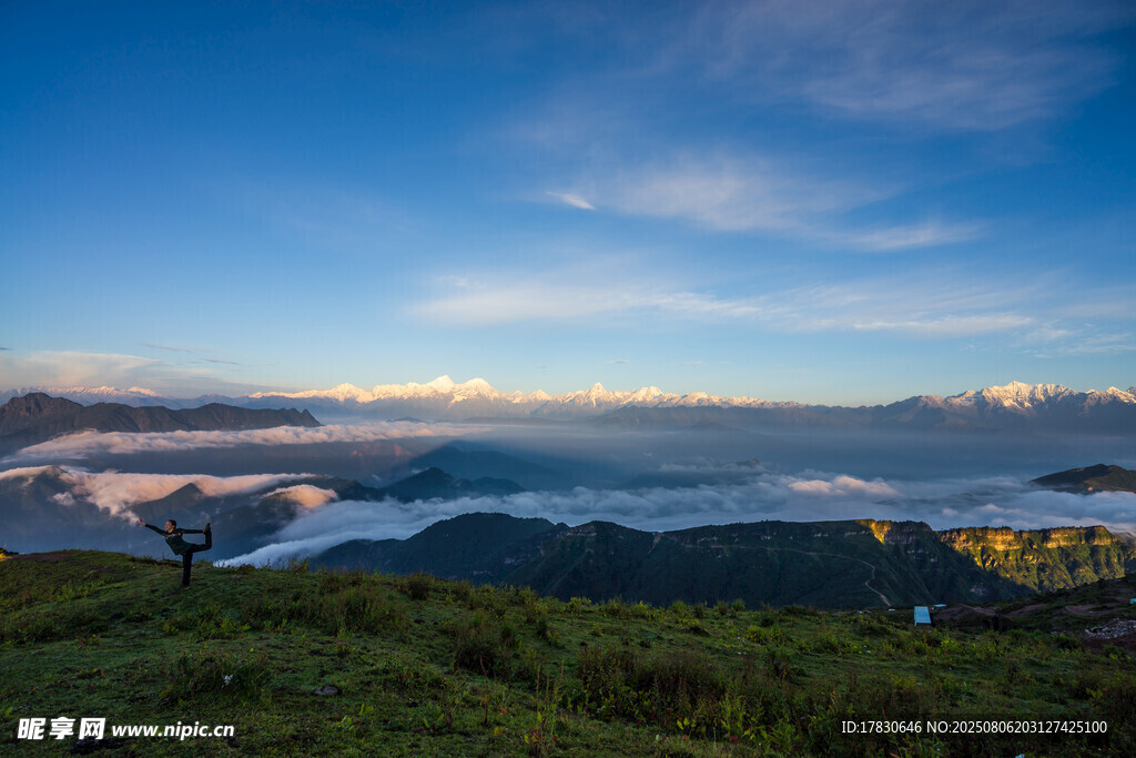 山间云海日出美景
