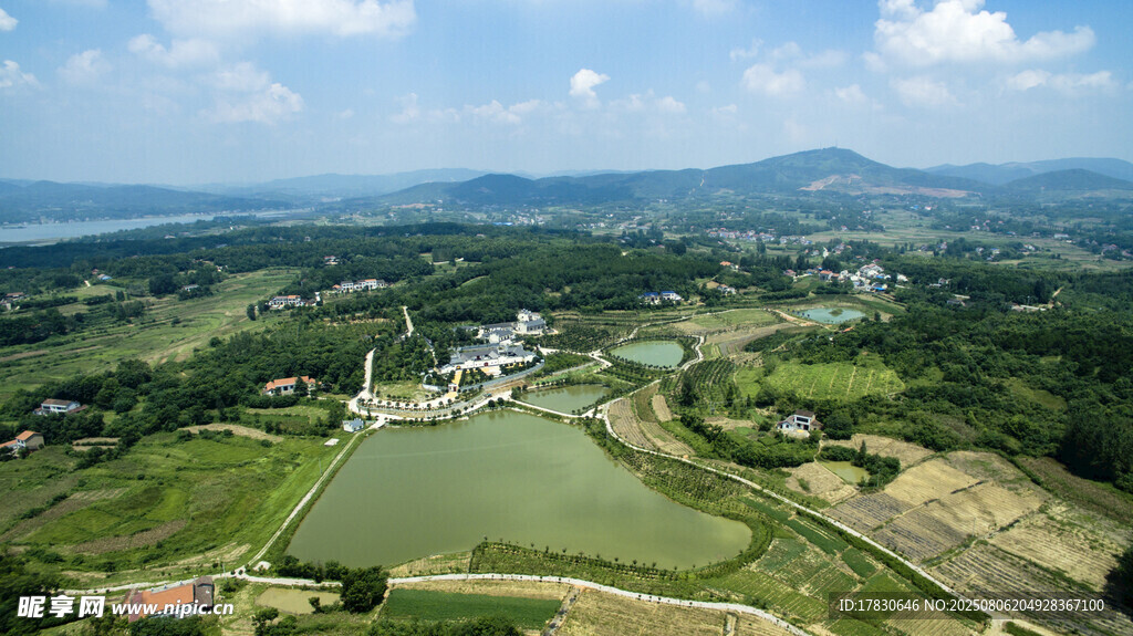 俯瞰乡村田园风光美景