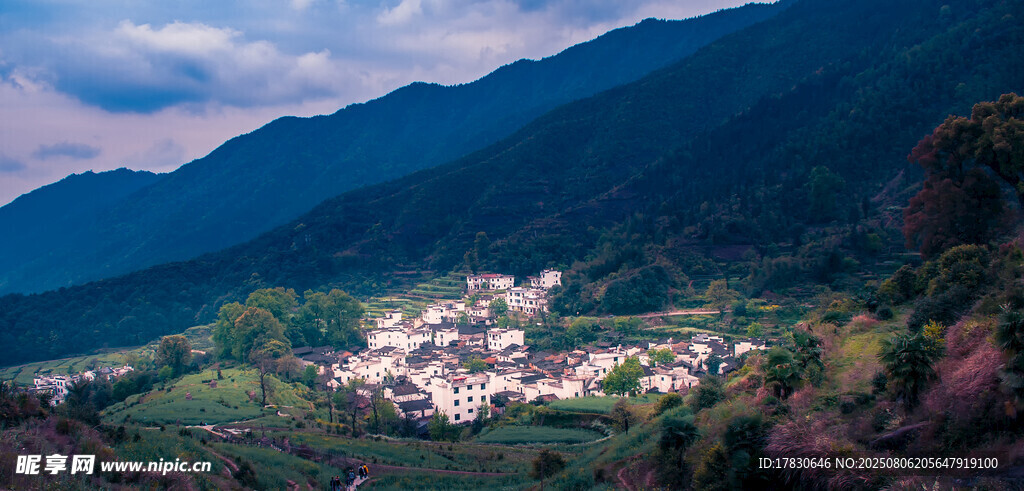 山间村落美景