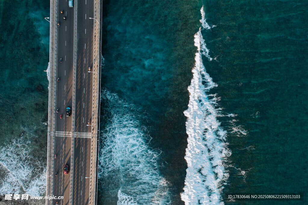 海上公路与破浪船只