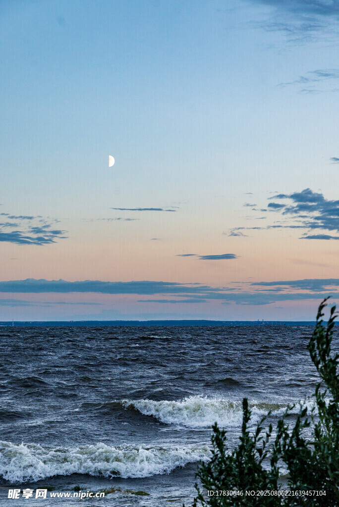 海边月夜美景