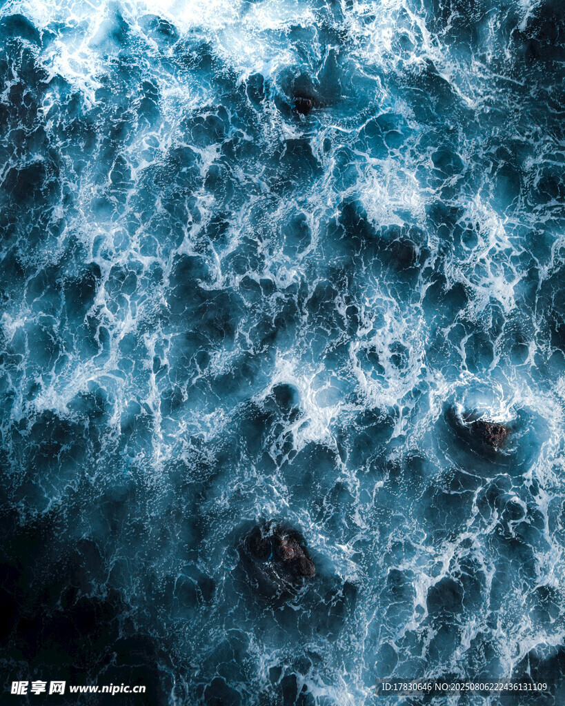 汹涌蓝色海浪纹理画面
