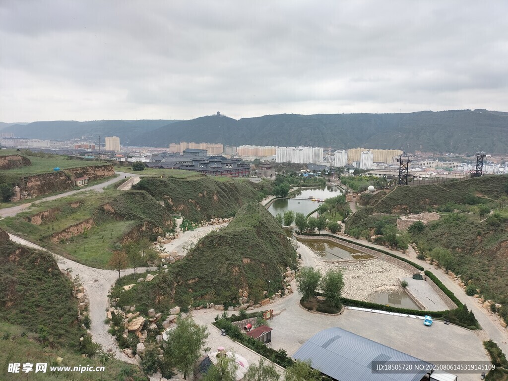 俯瞰城郊风景