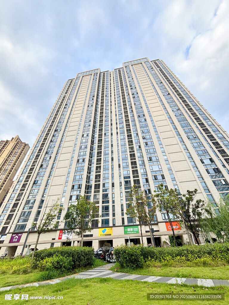 现代高层住宅楼外观景观