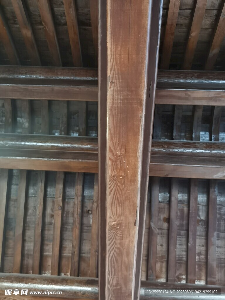 木质结构屋顶细节特写