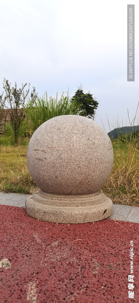 户外圆形石球景观