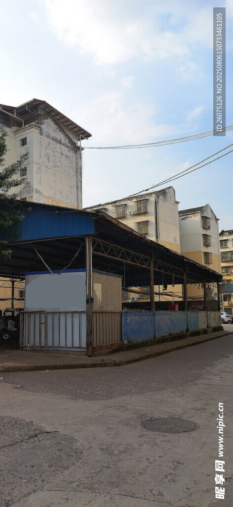 户外蓝色顶棚简易建筑