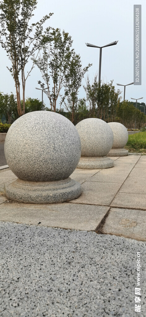 户外圆形石球景观
