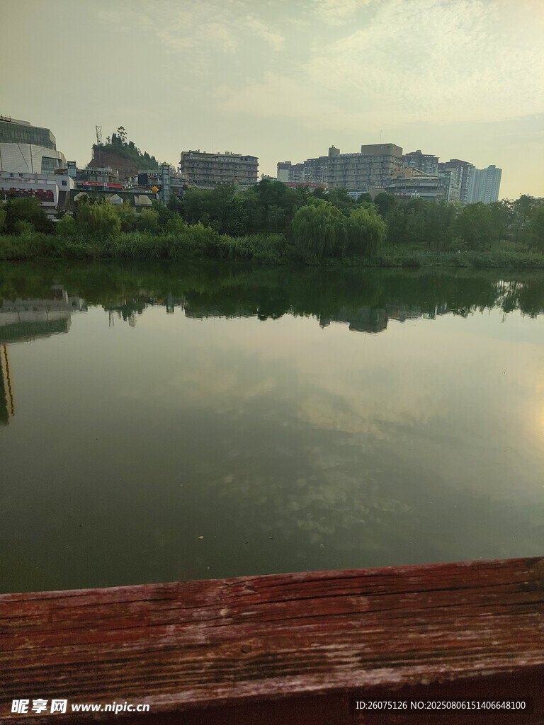 湖畔风光