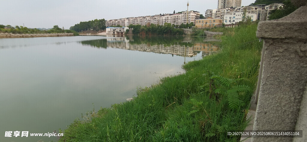 河畔风光