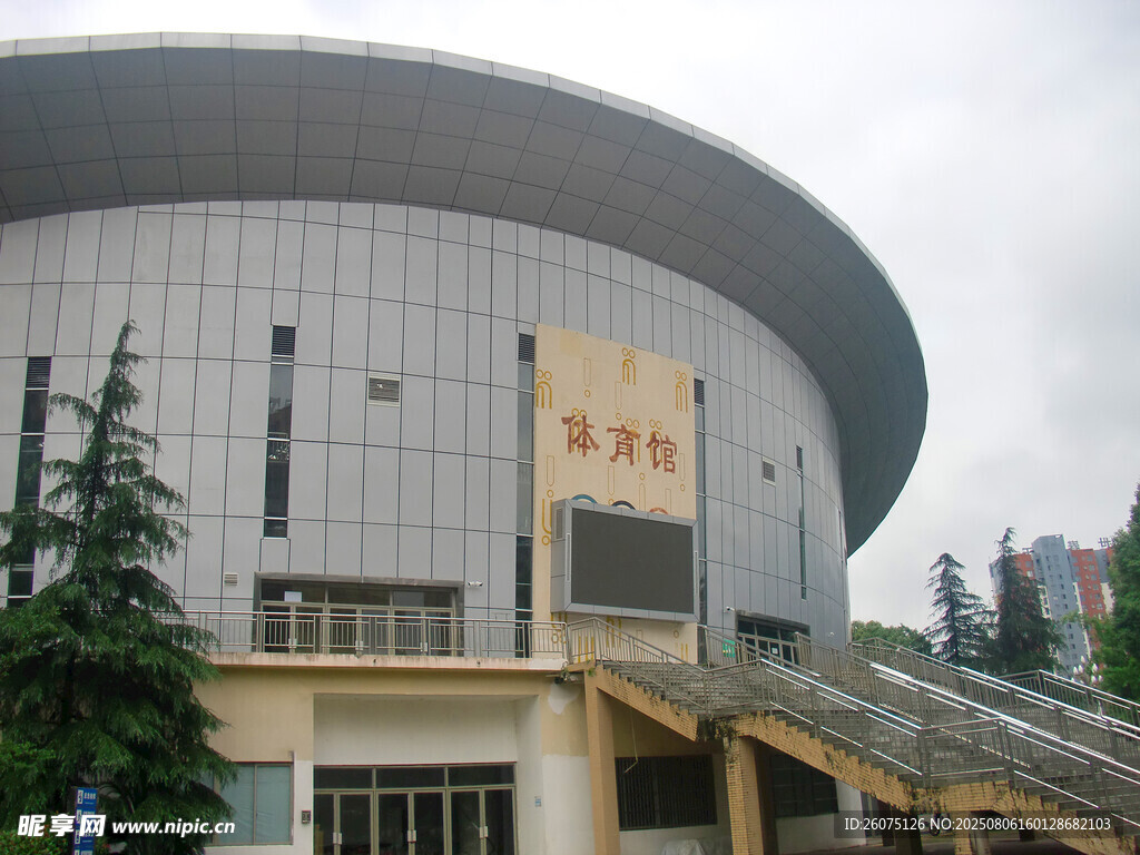 大型圆形建筑外观风采