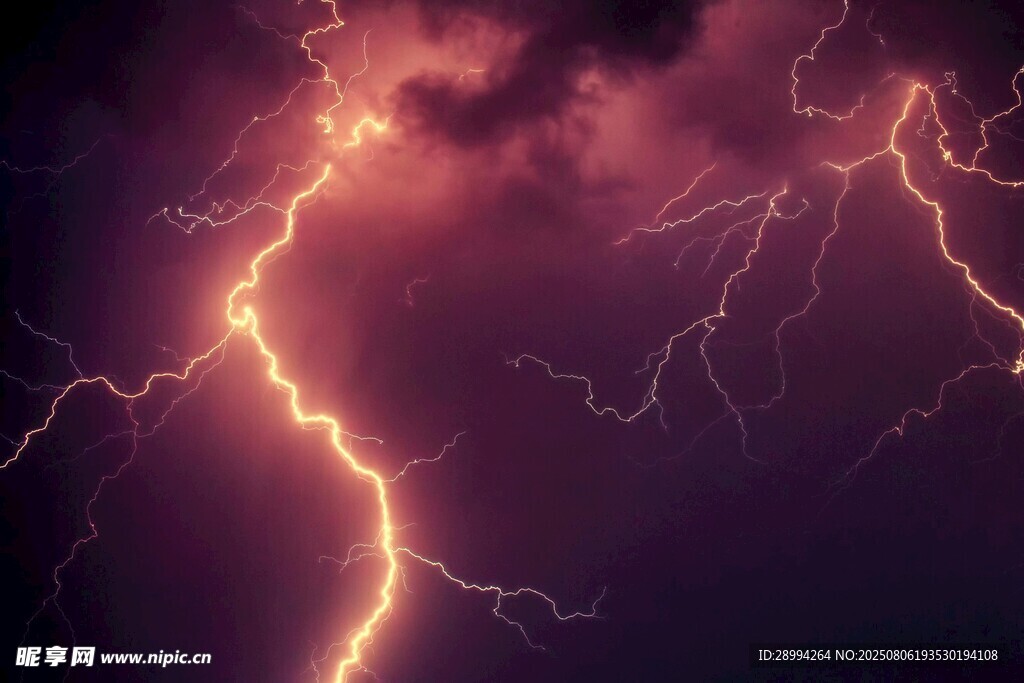 震撼闪电夜空景象