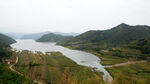 蜿蜒河流  青山绿野