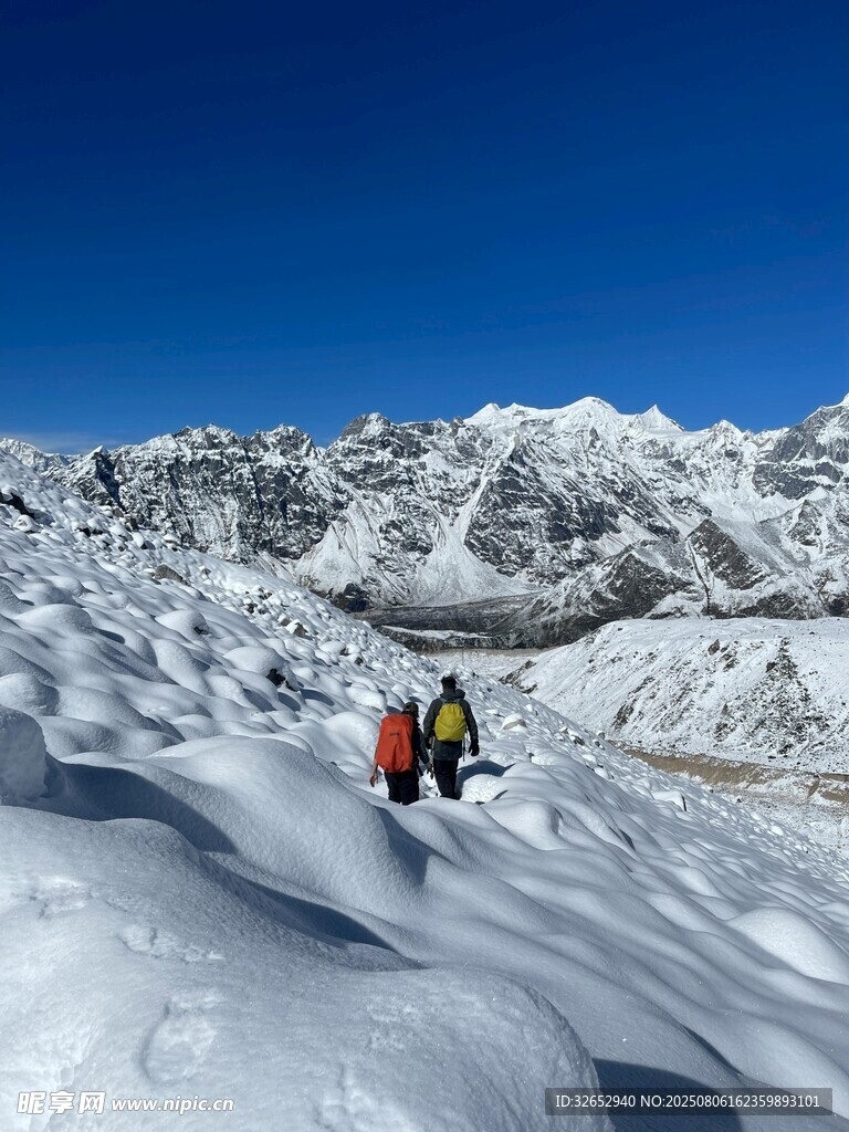 雪山徒步者