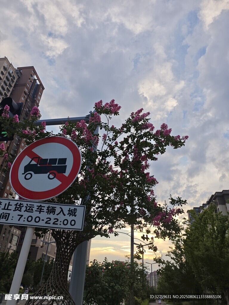 禁止摩托车驶入标识