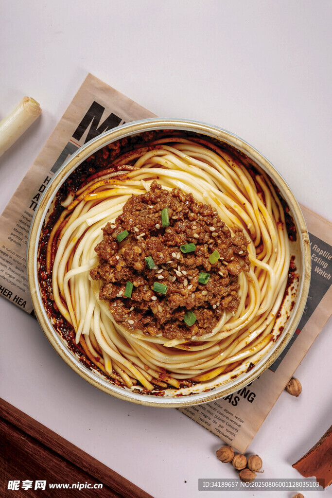 肉酱拌面