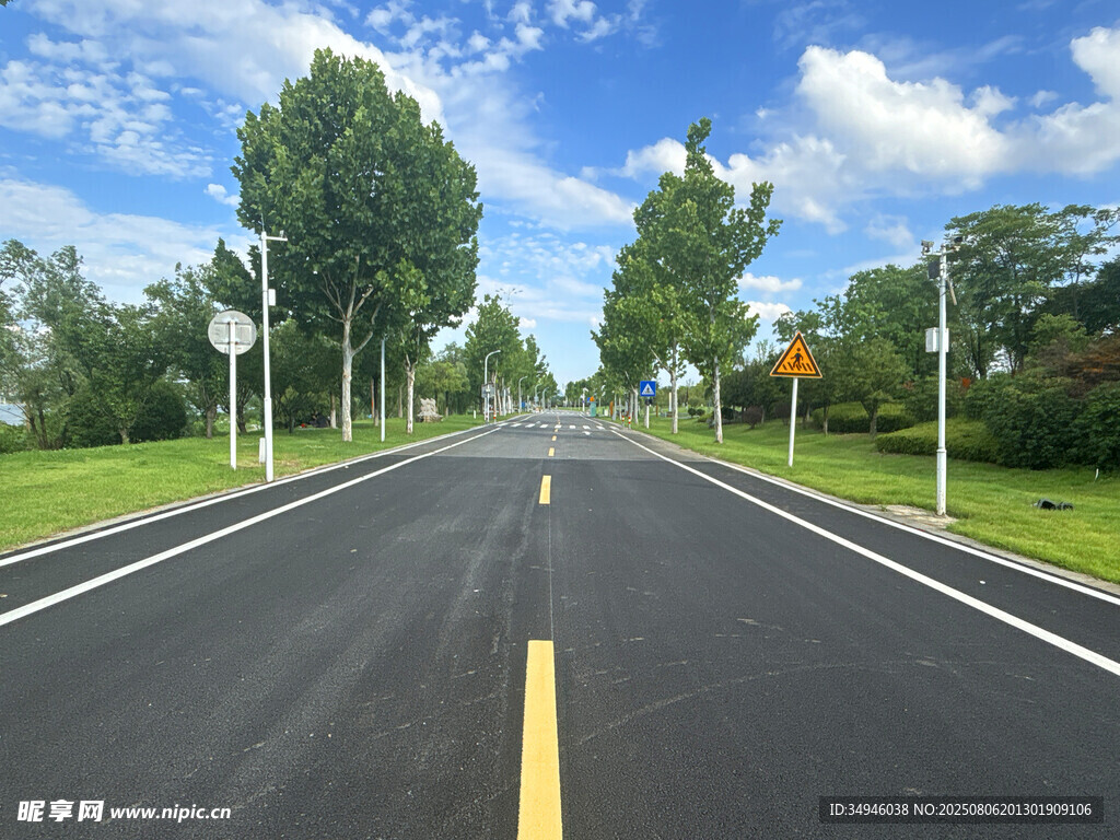 宽阔公路