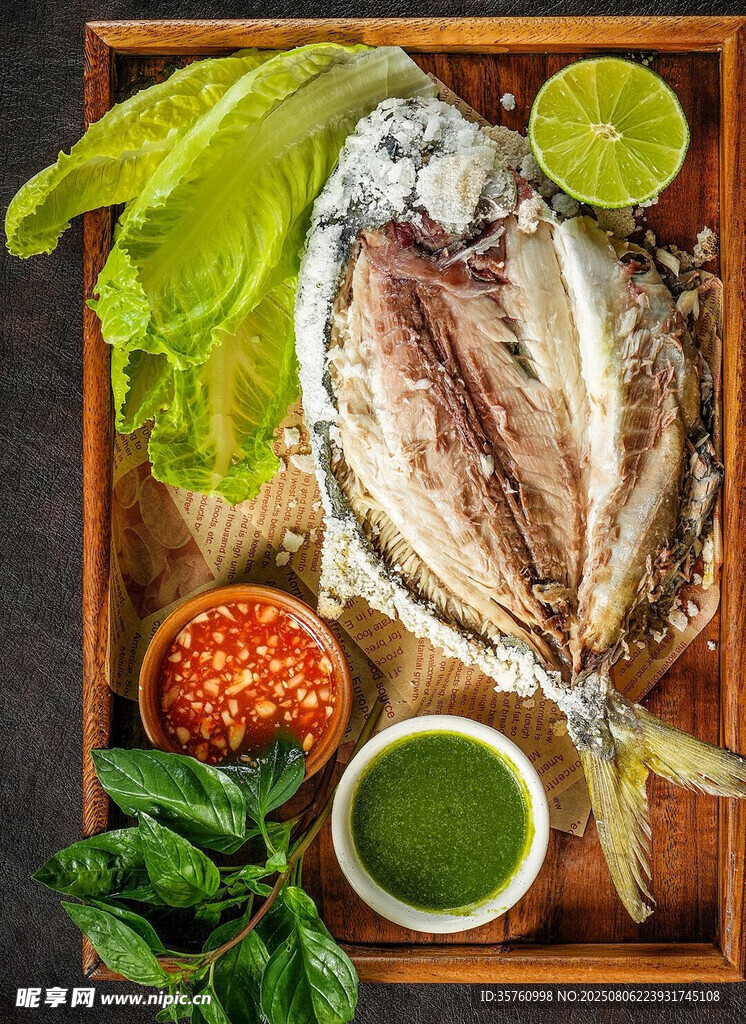 新鲜海鱼搭配多样食材