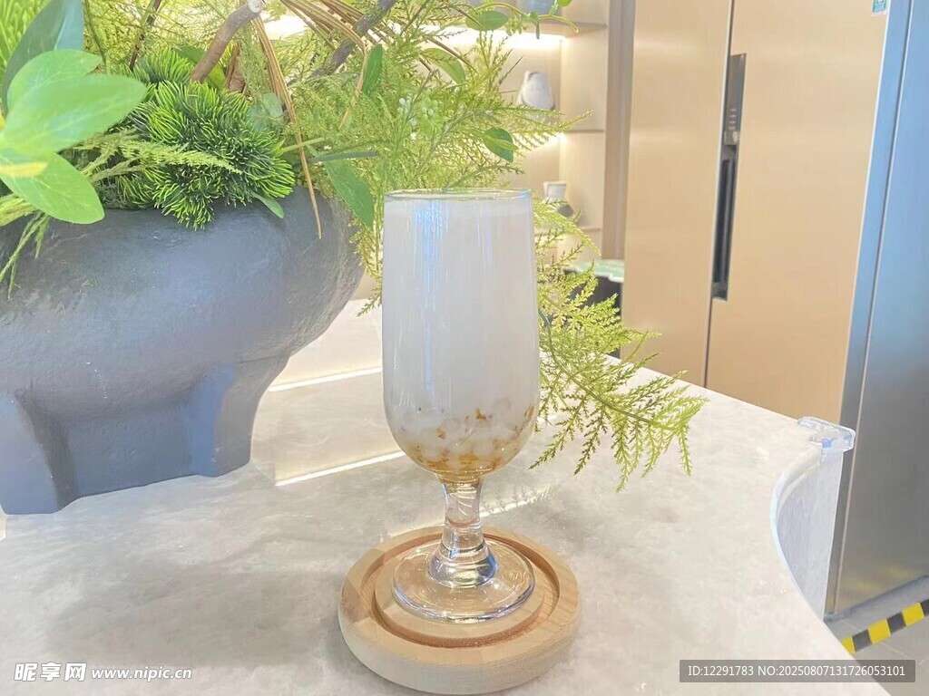 精致高脚杯饮品下午茶摄影