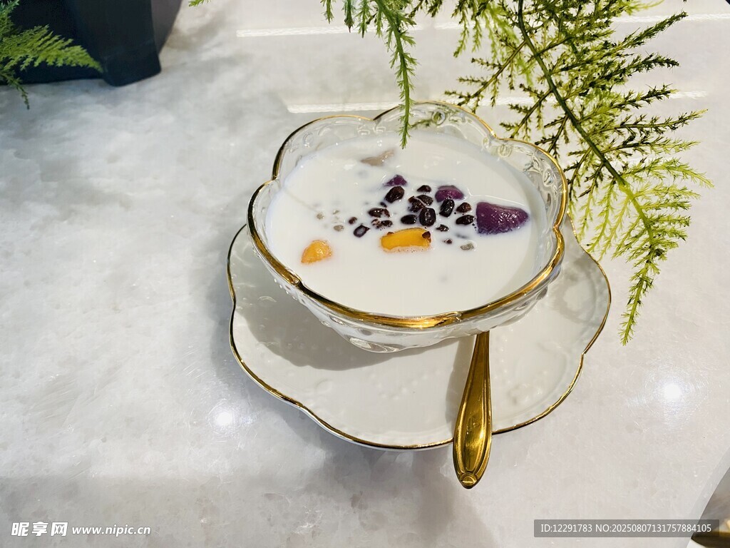 精致水果酸奶甜点下午茶饮品