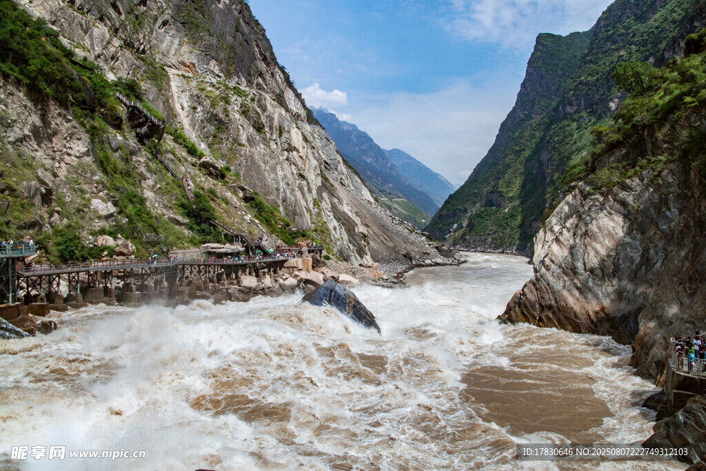 云南香格里拉虎跳峡