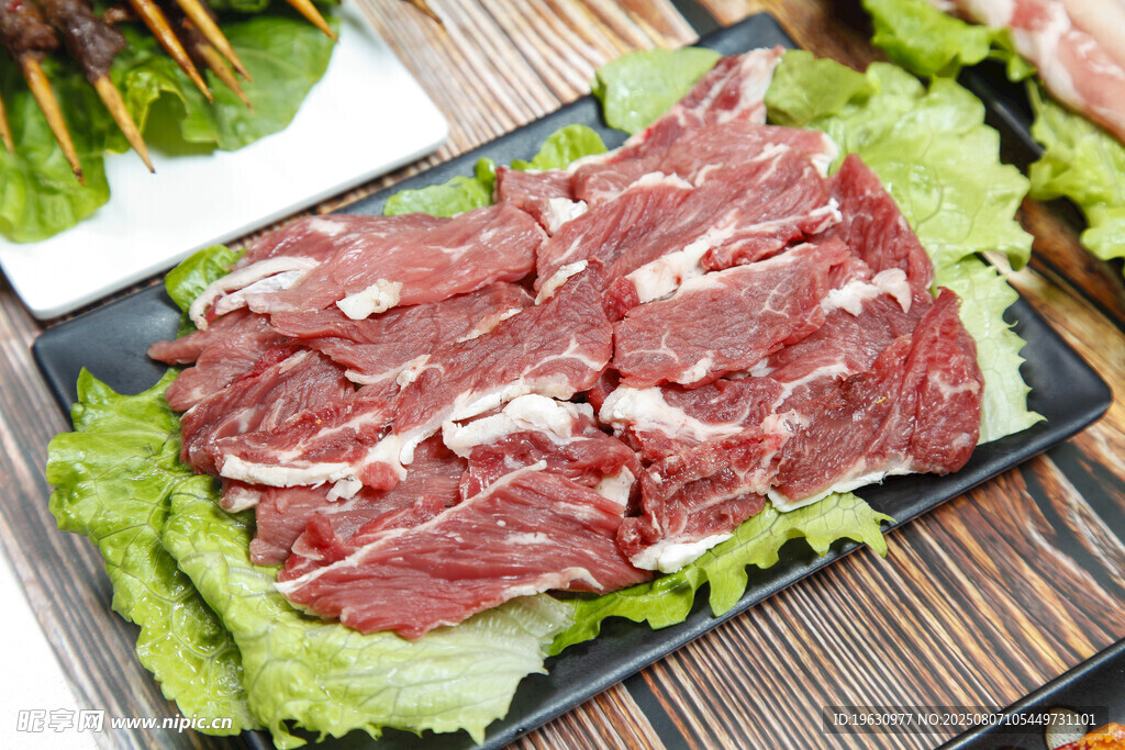 新鲜生羊肉片