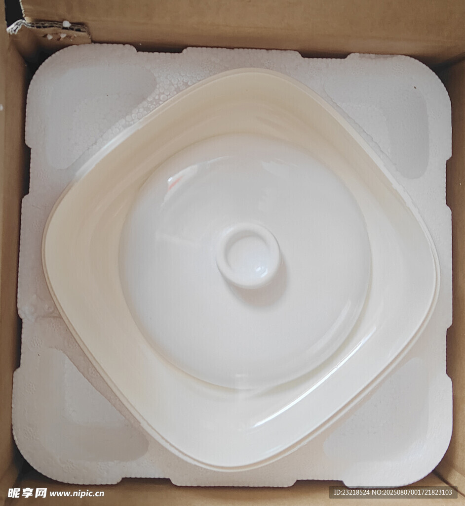 白色泡沫餐盒及盖子