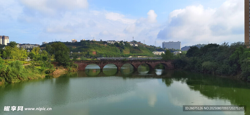 河畔古桥石桥拱桥风景如画