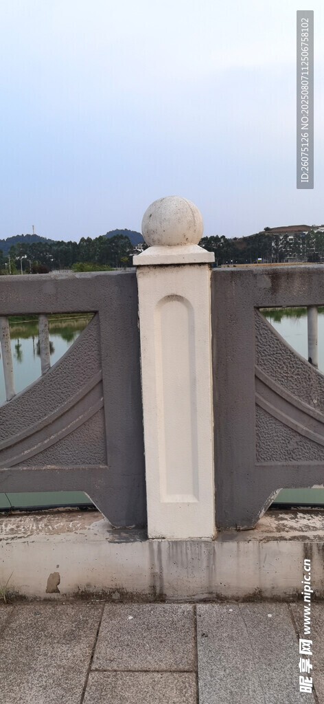 古典石栏杆河畔景致