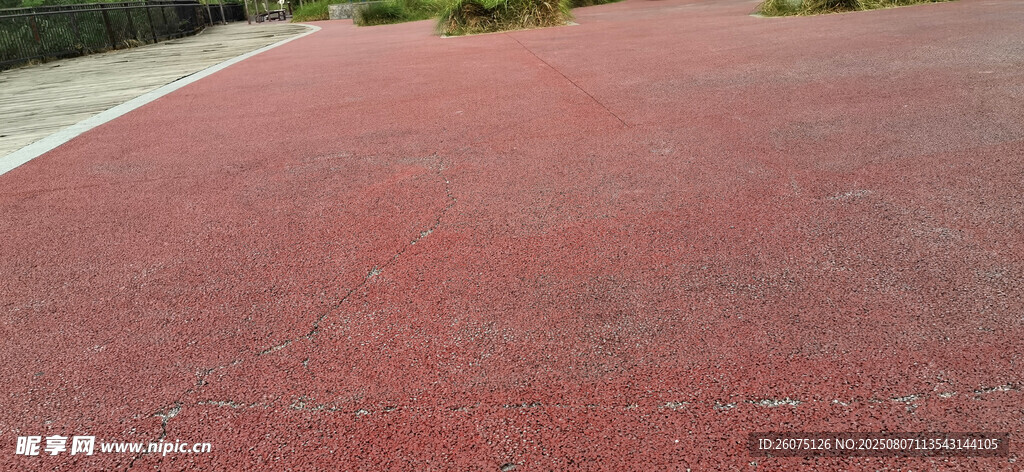 红色塑胶地面特写
