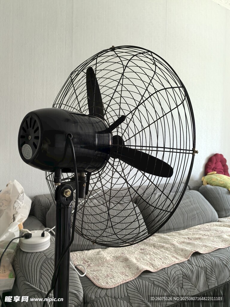 室内落地大黑风扇
