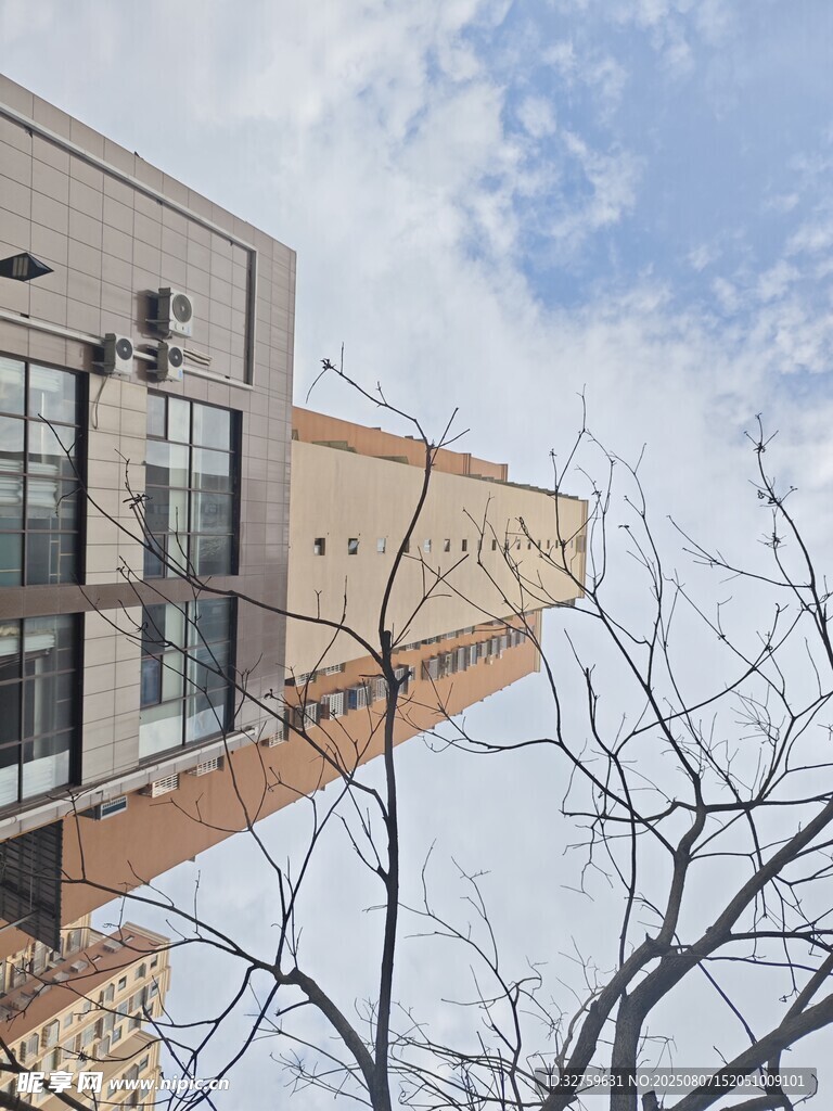 现代风格建筑外观一角