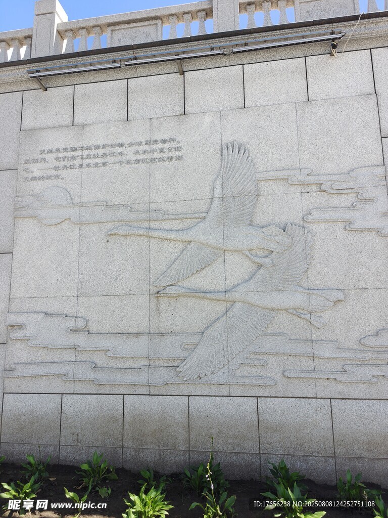 仙鹤浮雕墙