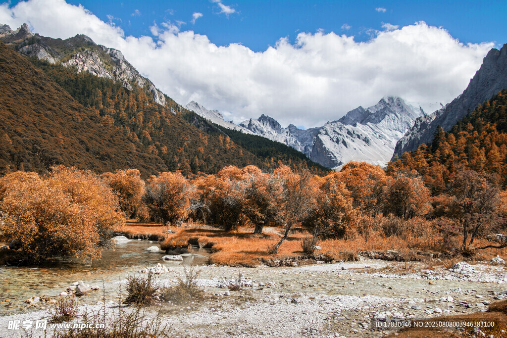 秋日山间美景