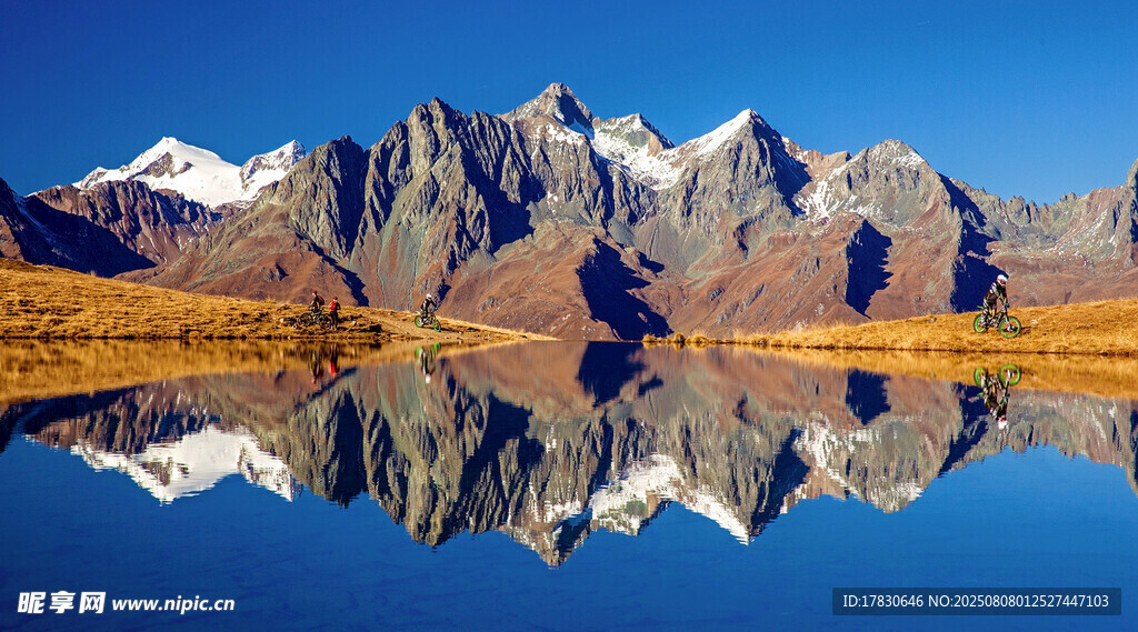 雪山湖泊绝美倒影景观