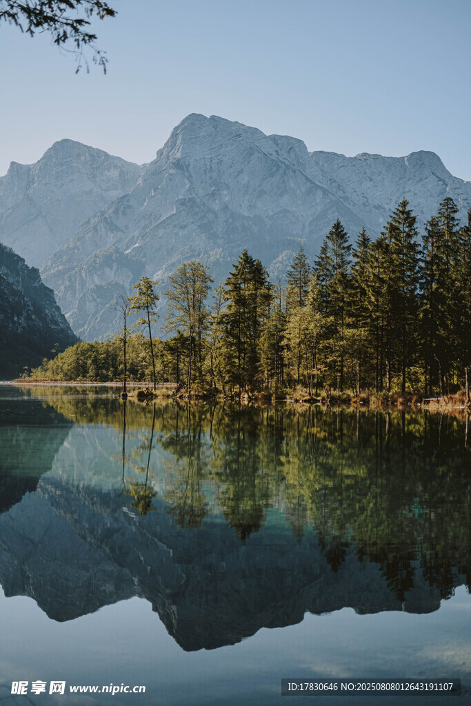 宁静山水湖景自然风光图