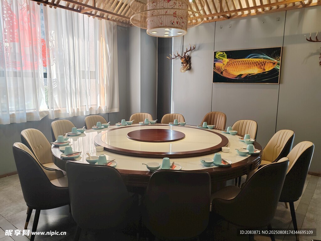 中式豪华圆桌餐厅包间