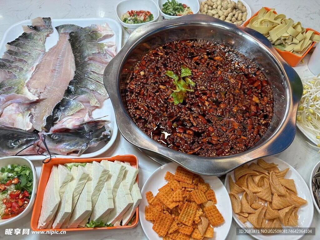  火锅鱼 火锅食材拼盘