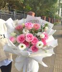 浪漫粉白玫瑰花束