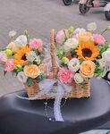 精美花篮 多彩花卉装点