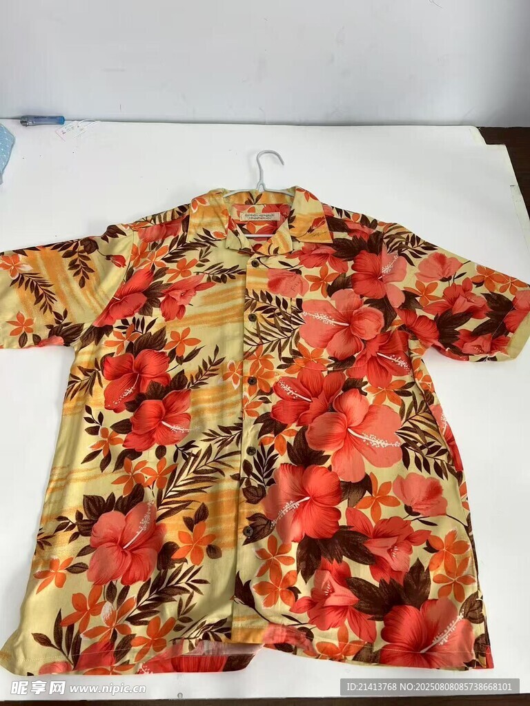 花色短袖上衣展示