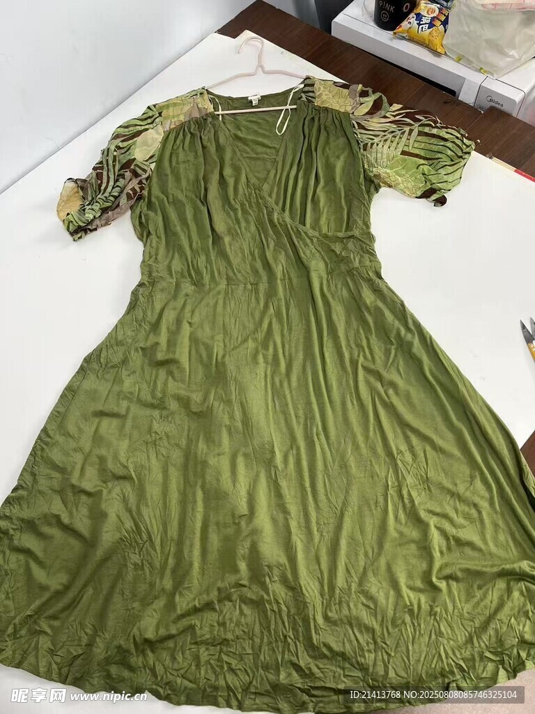 复古绿色连衣裙展示