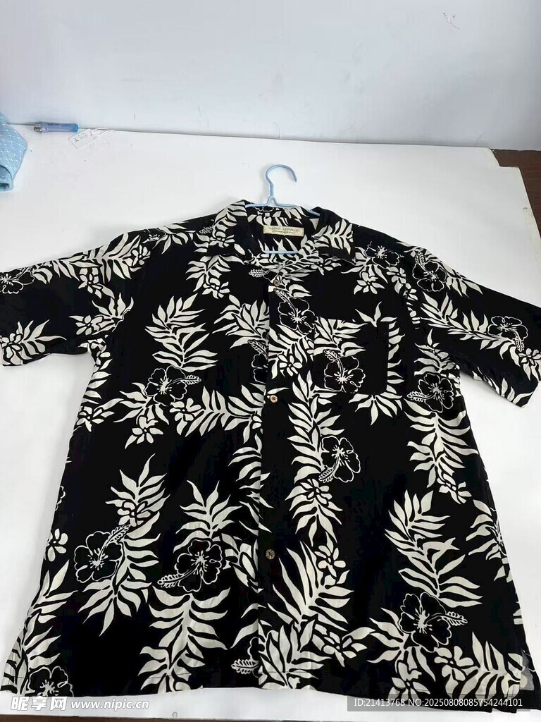 黑白花纹短袖上衣