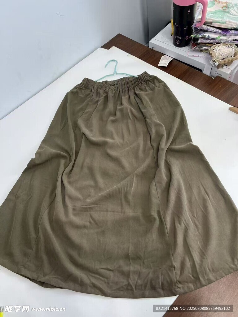 深绿色褶皱布料