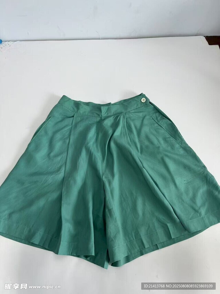 绿色褶皱短裙展示