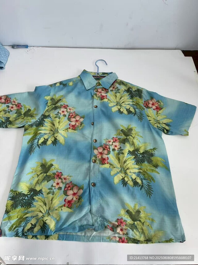 热带花卉图案蓝色夏威夷衬衫