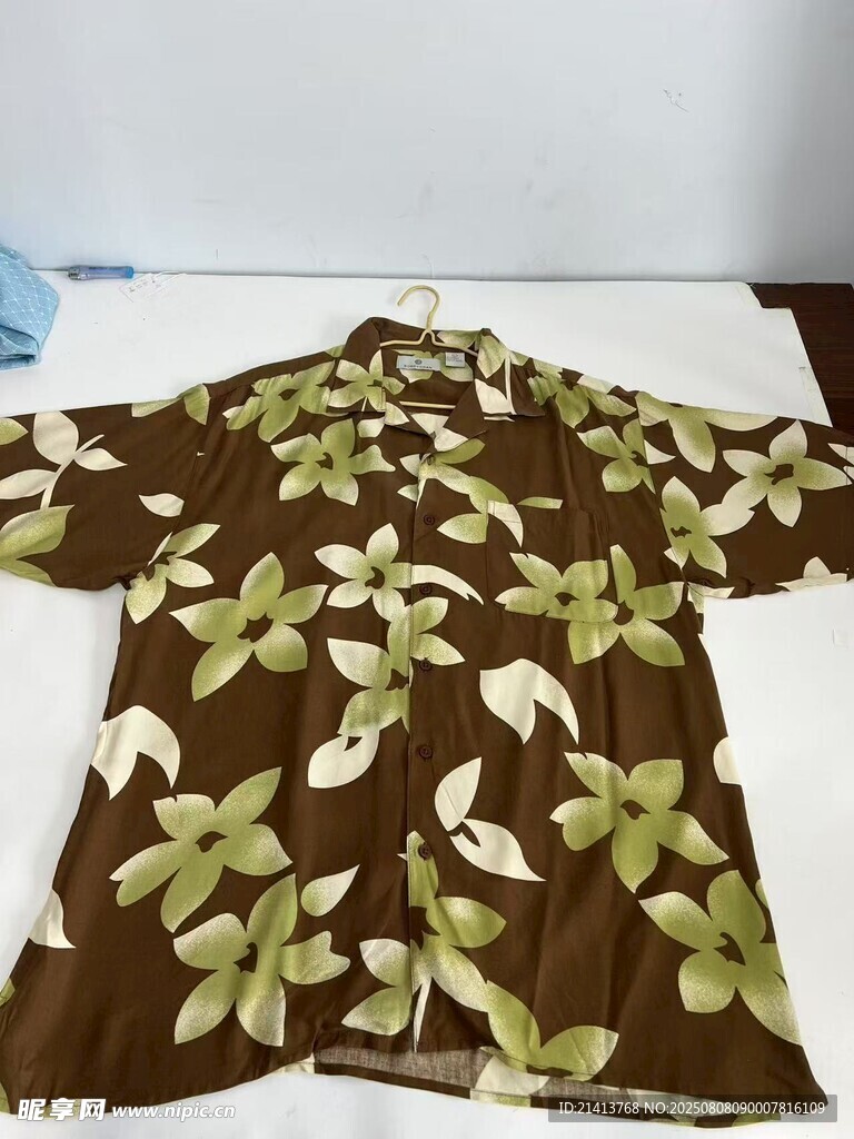 棕色绿叶印花短袖衬衫
